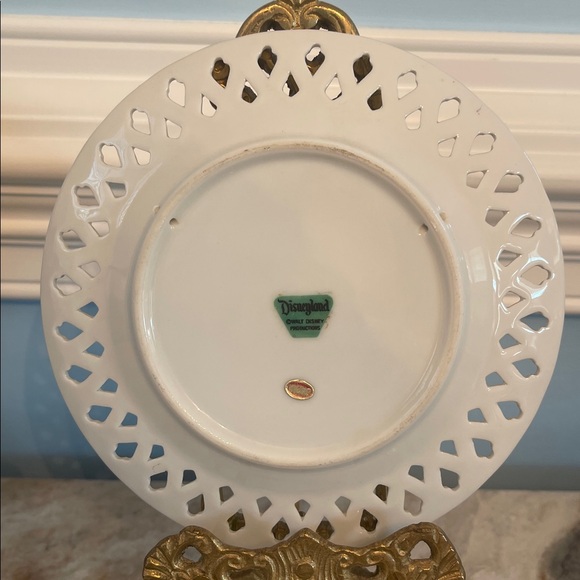 Disneyland Decorative edging Plate with Gold Accents - Picture 2 of 2